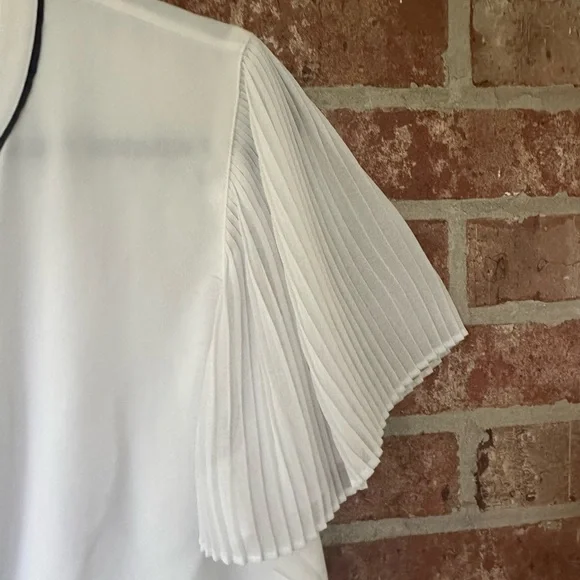 Karl Lagerfield white top with black piping - Picture 6 of 7